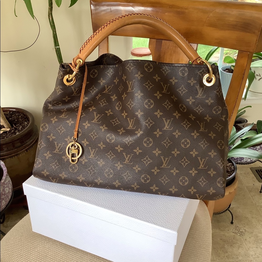 100% AUTHENTIC LV BAG